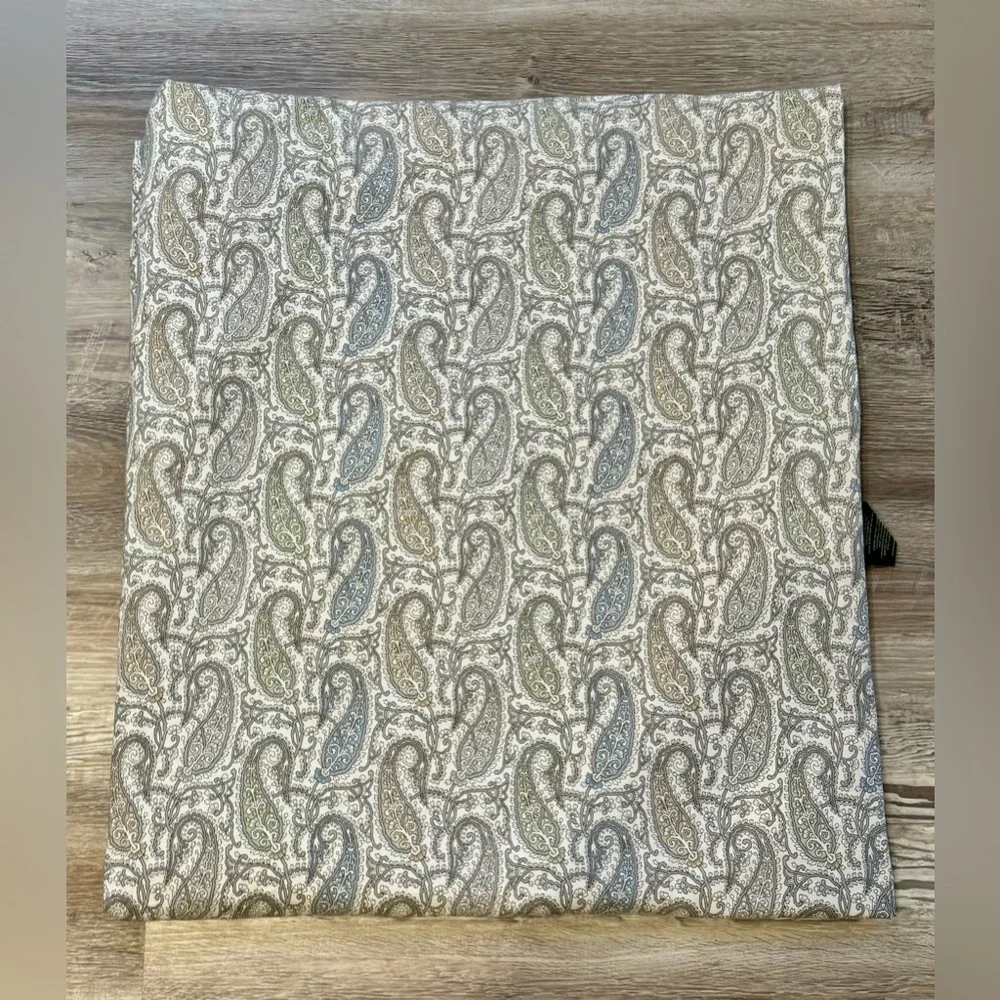 Lauren Ralph Lauren Grey Blue Paisley Queen Sheet. 100% cotton. Excellent